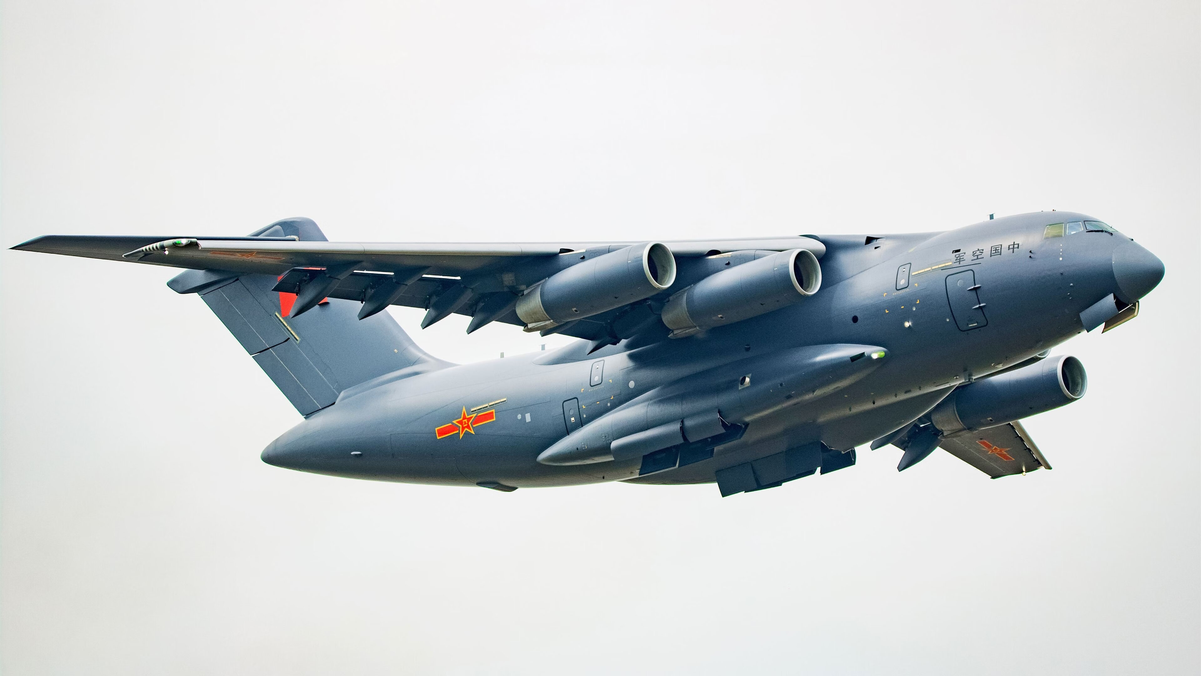 弗兰:全黑队的“速度怪兽”,突破后快速找到队友为其创造机会