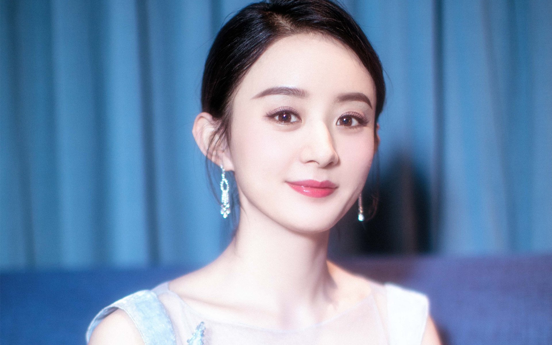 新西兰全黑队通过精密的配合与稳定的心态,在赛事中不断突破,新西兰黑色